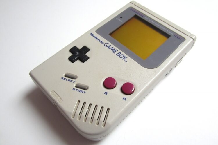 Создана полнофункциональная мини-версия консоли Game Boy в виде брелока